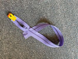 Reissverschluss teilbar Flieder 55 cm lila 109