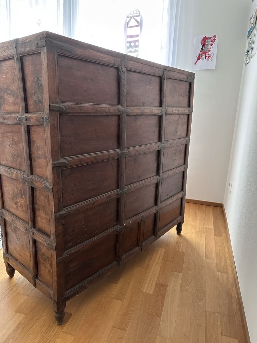 Armadi: Alter indischer Schrank – Usato da Chur venduto da Paemel 3