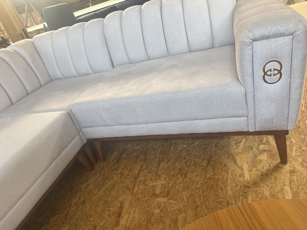 Sofas: Ecksofa hellgrau mit Logoapplikationen Zustand gut – Neuf (Voir description) à Dietikon par zin_ld8v 4