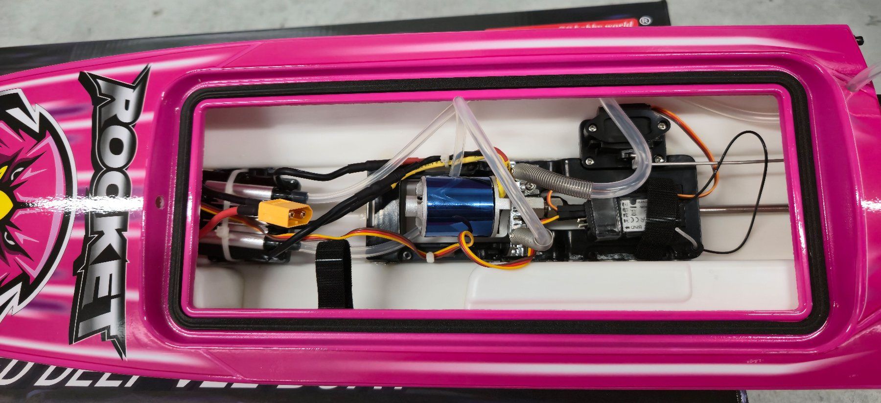 Modellismo RC: Rennboot – Nuovo e nell'imballaggio originale da Zürich venduto da brushless1 1