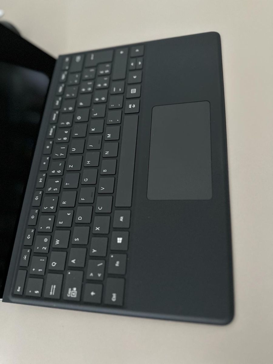 Microsoft Notebook: Microsoft Surface Pro X (i5, 16GB, 256SSD) Win11 – Usato da Herrliberg venduto da giovin90 2