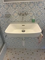 Waschbecken Laufen weiss mit Wasserhahn und Siphon gebraucht