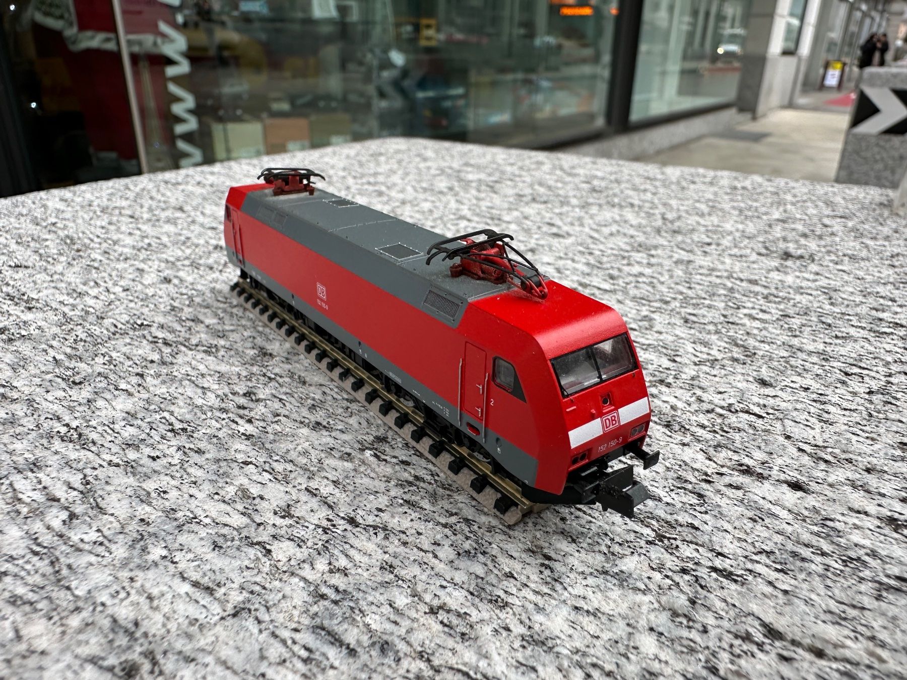 Trix Modellini di ferrovie: Minitrix Spur N E-lok BR 152 DB 12762 – Usato da Chiasso venduto da Carrara-Modellismo 2