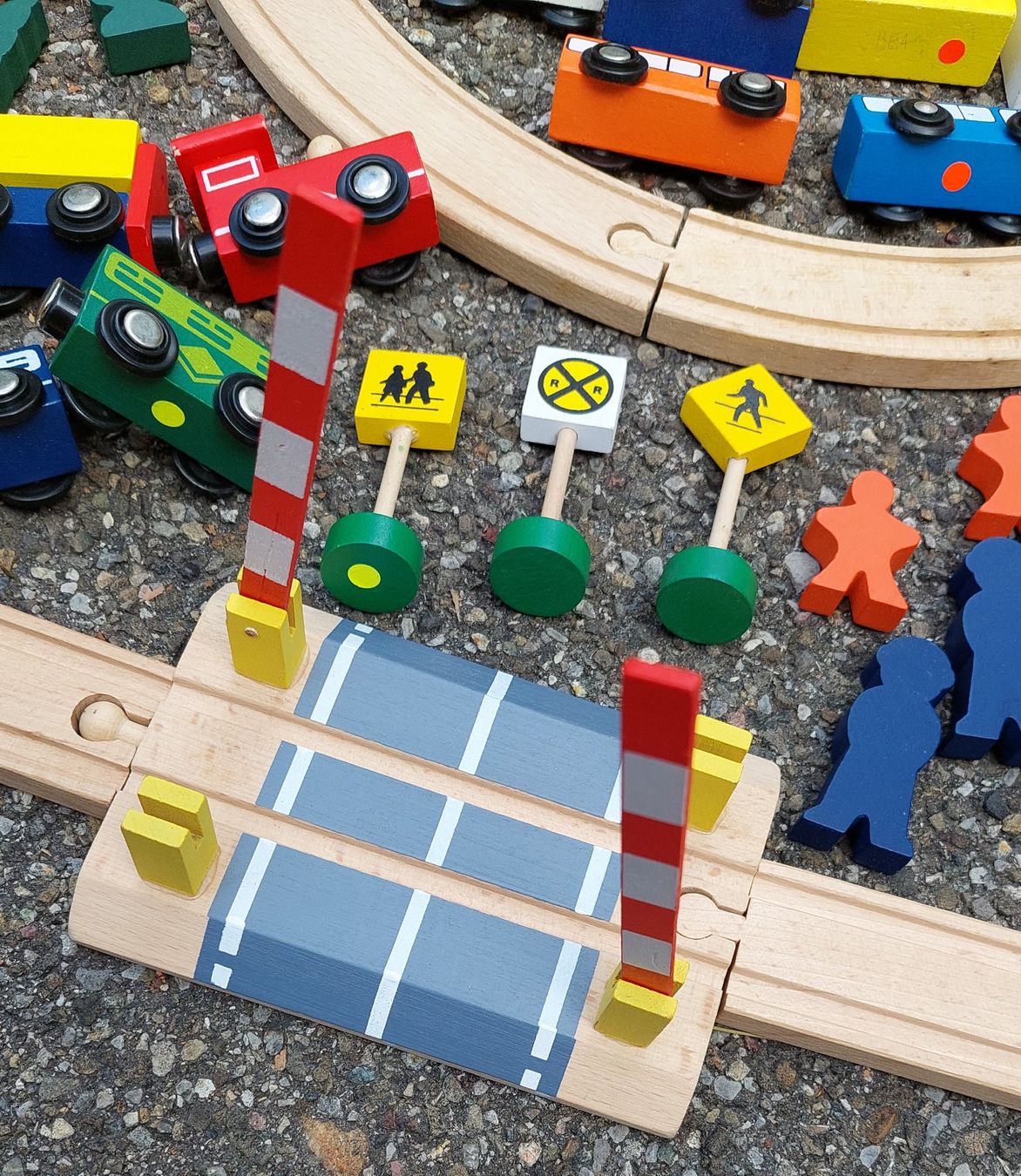 Bea Spielzeuge: Holzeisenbahn Set BEA, mit Brio kompatibel – Gebraucht aus Uitikon Waldegg von Smeragol 3