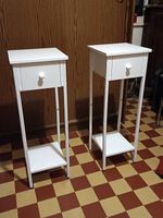 2 Sellettes, guéridons en bois avec pieds en métal. 
