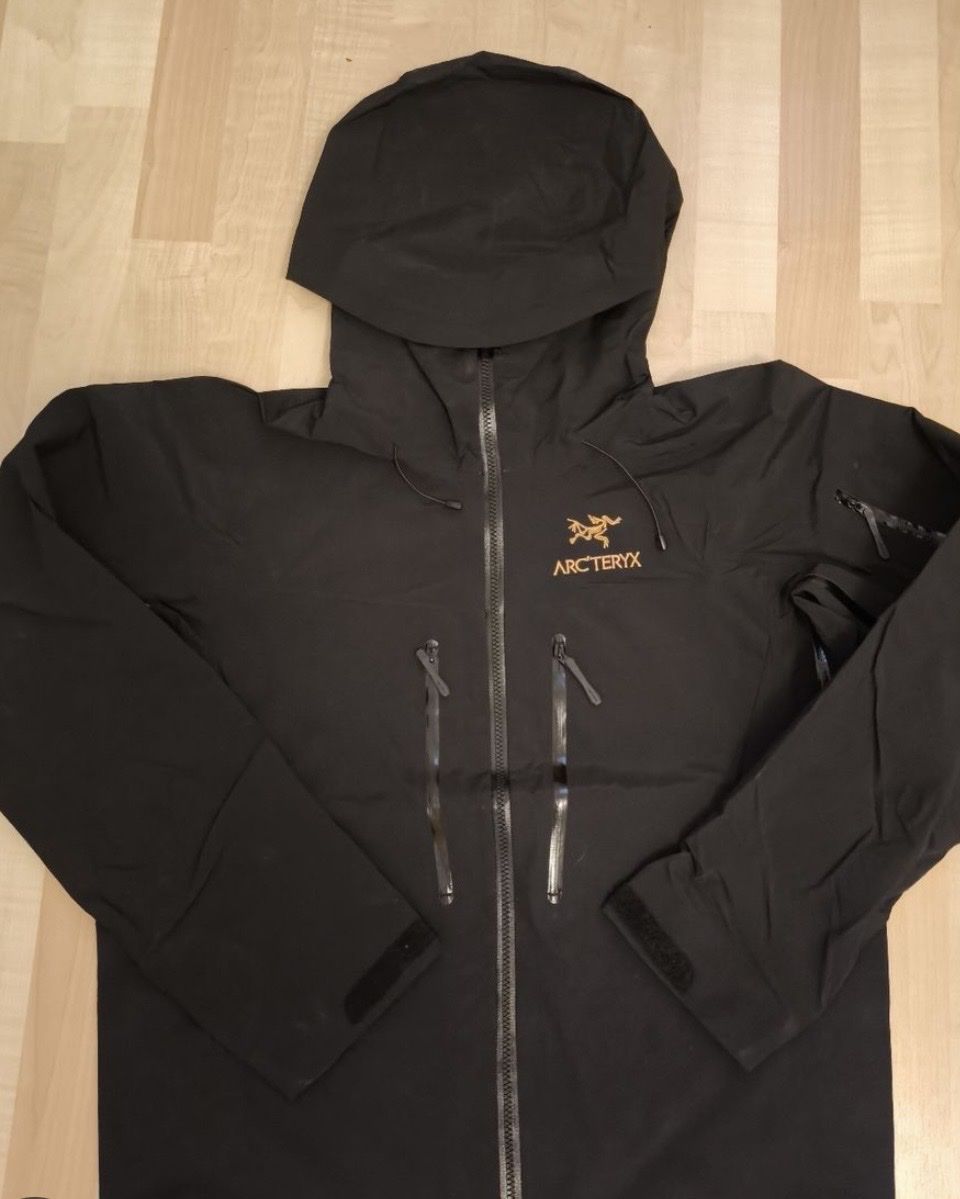 Arcteryx Giacche: Arcteryx Windbreaker Gold – Nuovo (secondo la descrizione) da Reinach BL venduto da Jan_Bsl