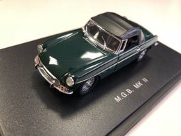 MG B Roadster MK II 1967-1972 dunkelgrün / Softtop schwarz