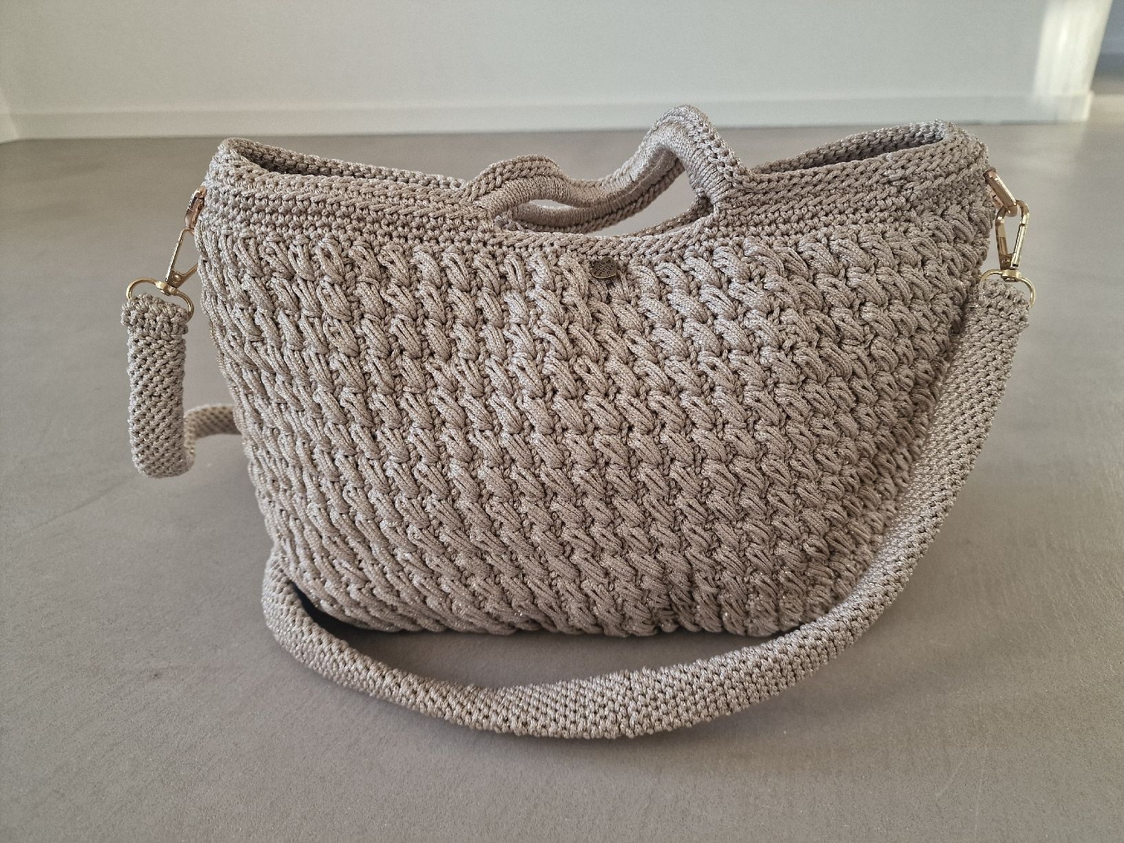 Taschen: Handmade Handtasche, beige-gold – Neu (gemäss Beschreibung) aus Amriswil von gu80kaya