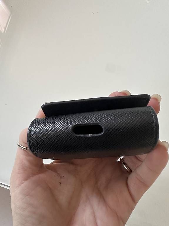 Cuffie: Prada custodia AirPods  – Usato da Mendrisio venduto da esthetic111 1
