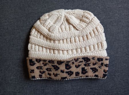 Warme Mütze im Leopardo - Bonnet chaud Leopardo Beige