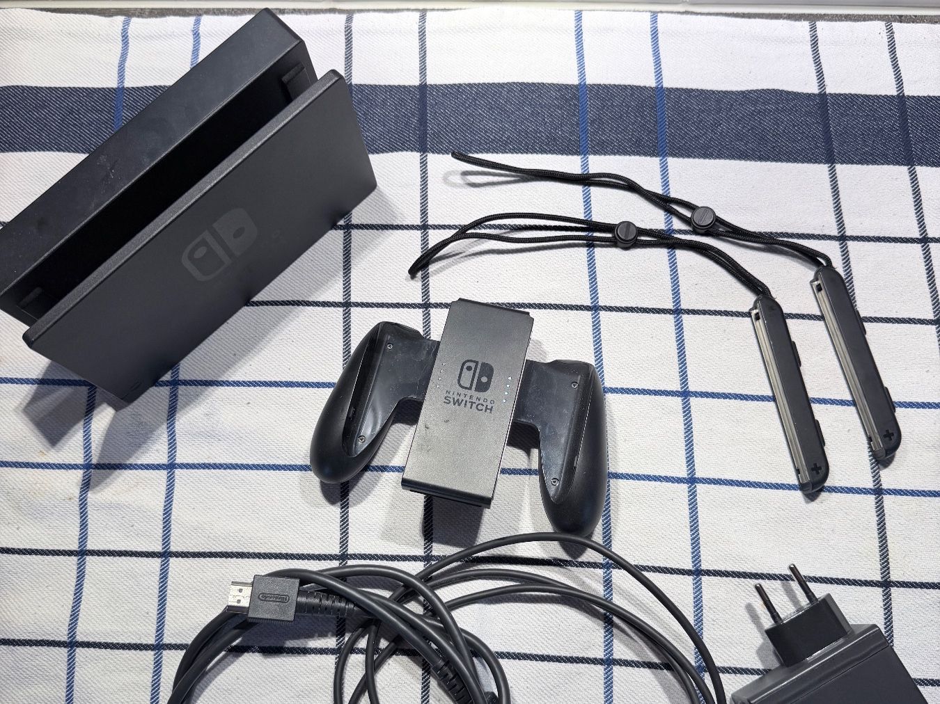 Nintendo Consoles: Nintendo Switch Console avec accessoires et Ring Fit – D'occasion à Clarens par guigui919 1