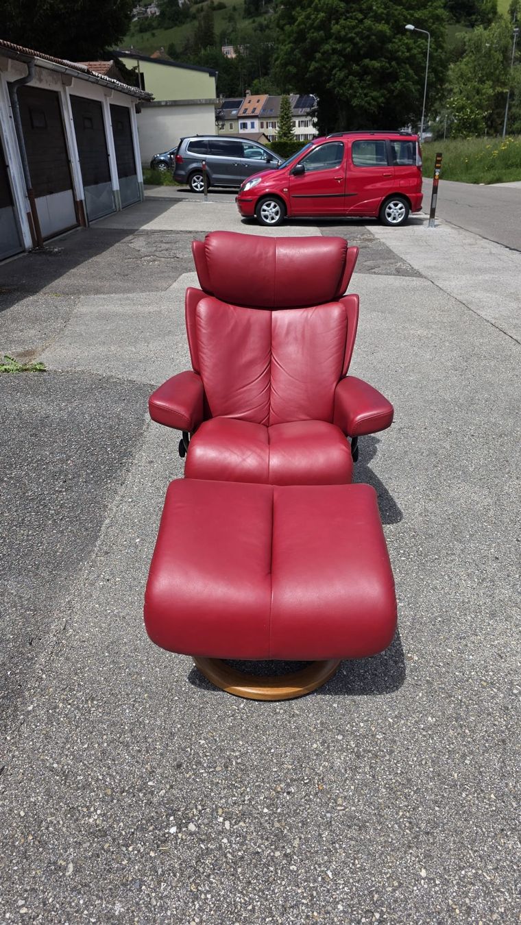 Stressless Sessel: Fauteuil Stressless Magic + Ottoman - Cuir Rouge – Gebraucht aus Le Locle von marylise01 1