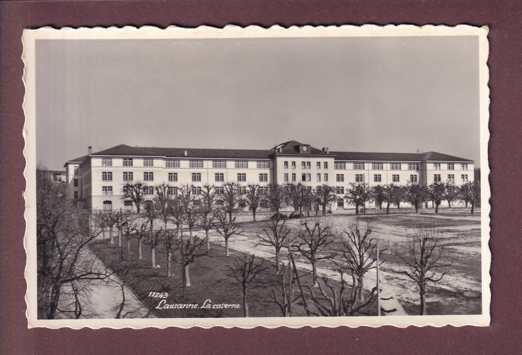 Cartoline postali: LAUSANNE - Caserne de la Pontaise – Usato da Pully venduto da nicecards
