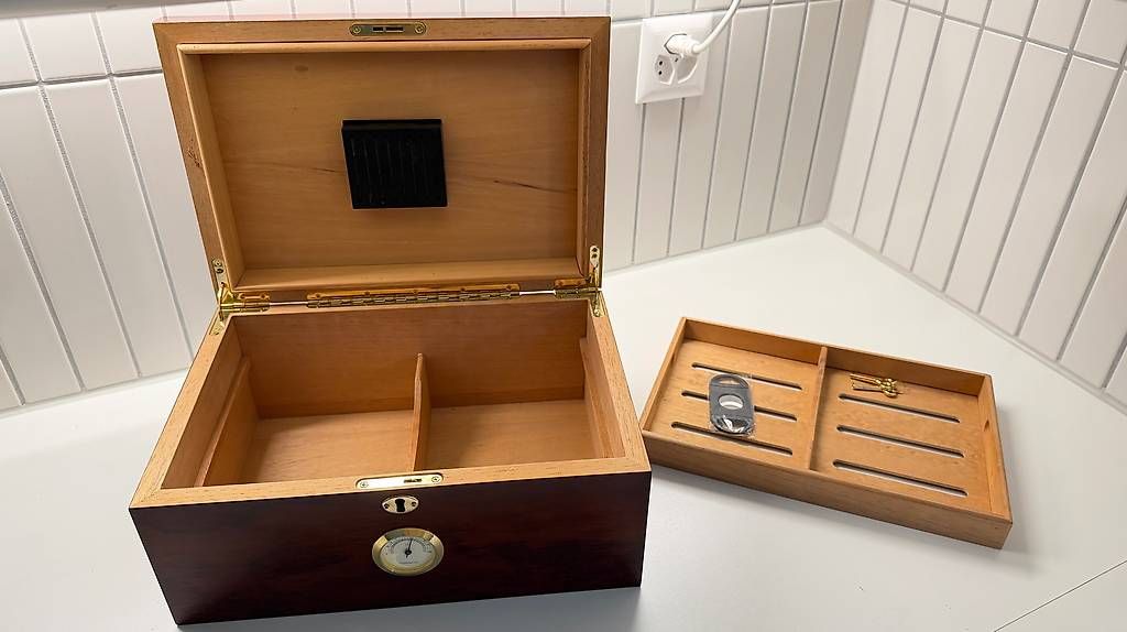 Humidore: Humidor mit Zubehör – Gebraucht aus Zug von tho_b78v 1