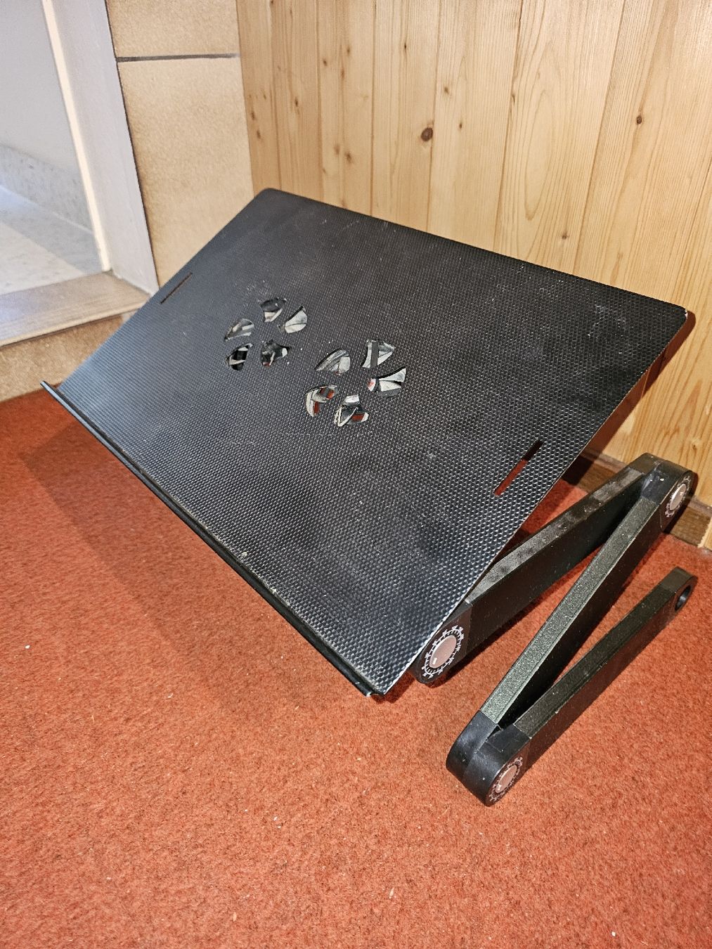 Racks & Cavalletti: Laptop-Ständer – Difettoso da Seuzach venduto da hwulf