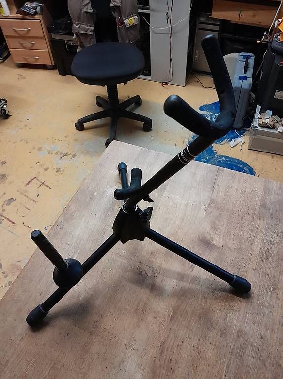 Strumenti musicali: Stand Sax clarinette – Usato da Lausanne venduto da EdwinBOSU 1