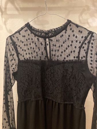 Elegantes schwarzes Kleid von Zara
