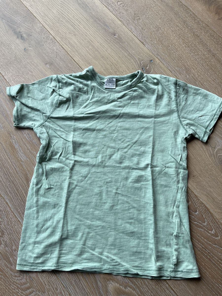Zara Hemden, T-Shirts & Polos: T-Shirt Zara Grösse 128 – Gebraucht aus Aarburg von cha_6t8j