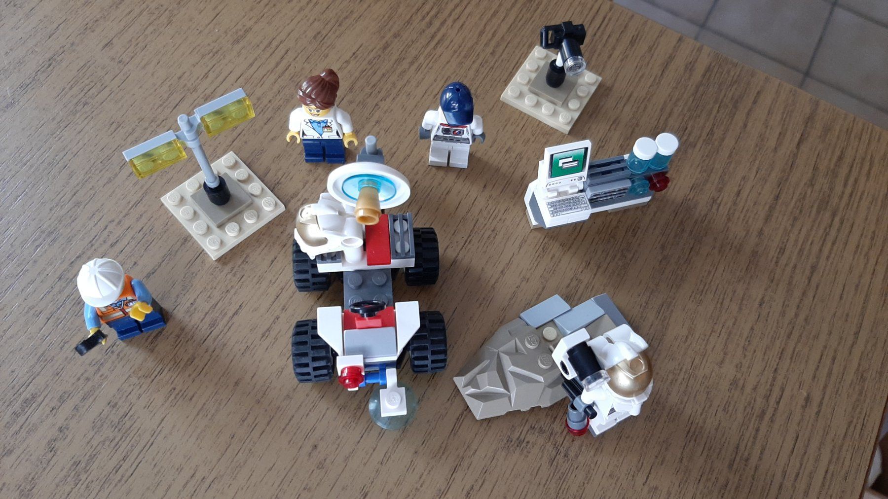Lego Giocattoli: Lego City Nr.60077 / Space Starter-Set – Usato da Menzberg venduto da Tschippi 6