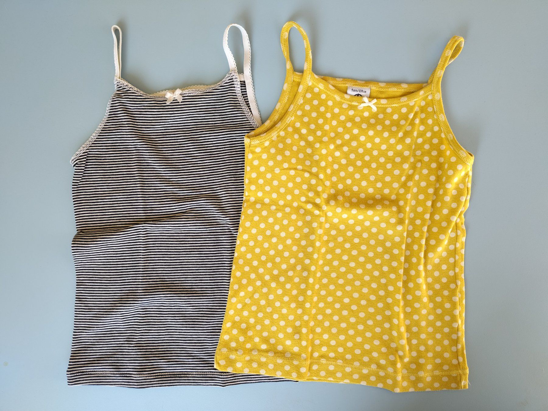 Petit Bateau Camicette, T-shirt & Top: Jolis Débardeurs Petit Bâteau – Nuovo (secondo la descrizione) da Biel/Bienne venduto da Creager 1