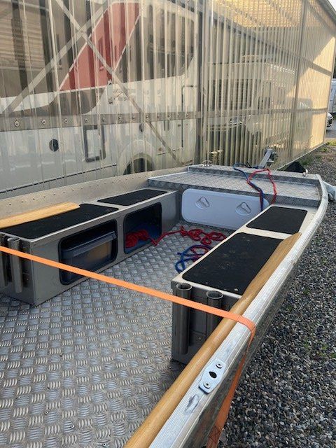 Bateaux: Alu Flachbodenboot mit Anhänger – D'occasion à Aarburg par jemi63 1