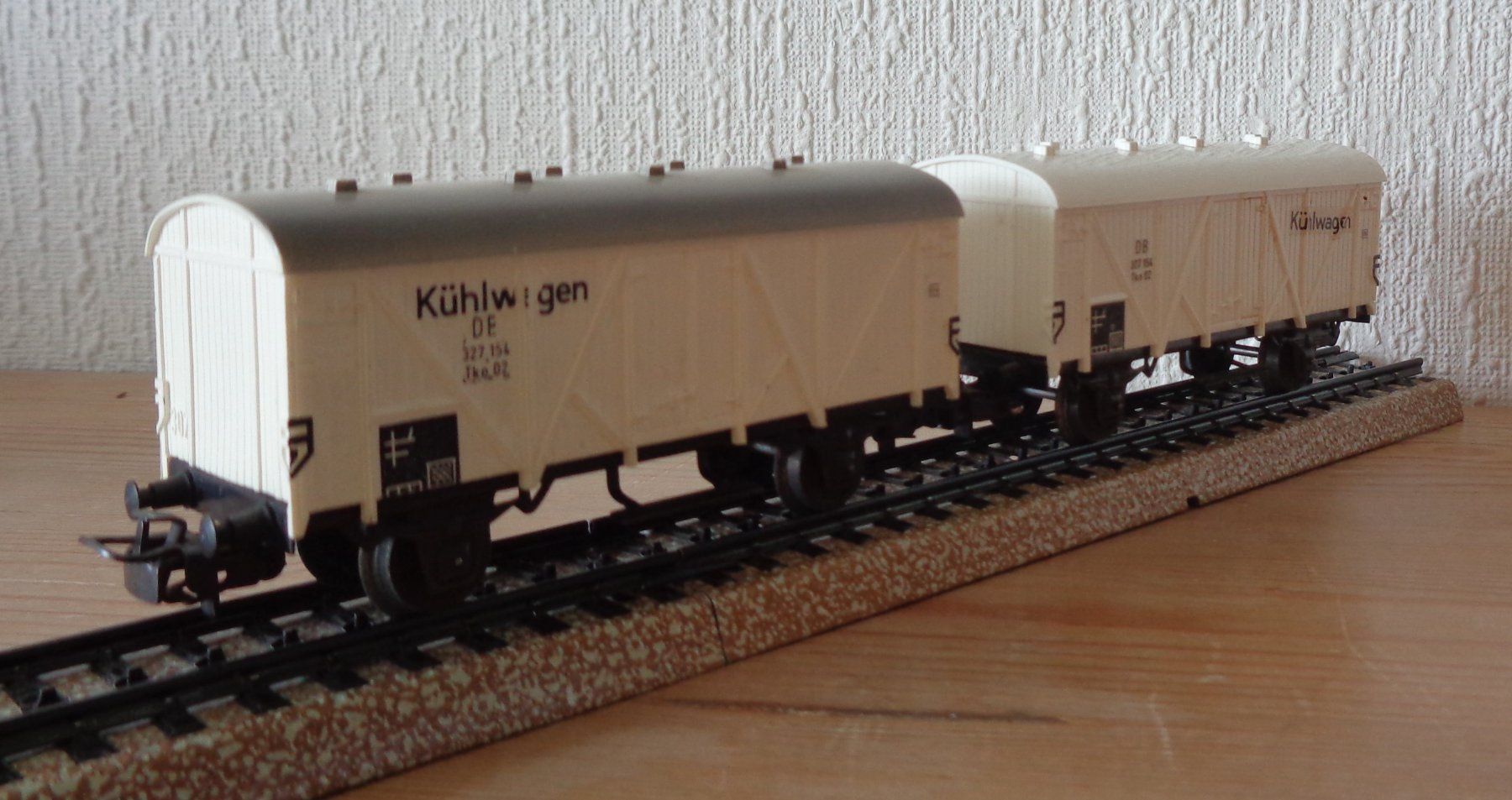 Märklin Modelleisenbahnen: Märklin, 2 Kühlwagen DB, H0 – Gebraucht aus Arbon von lyres 1