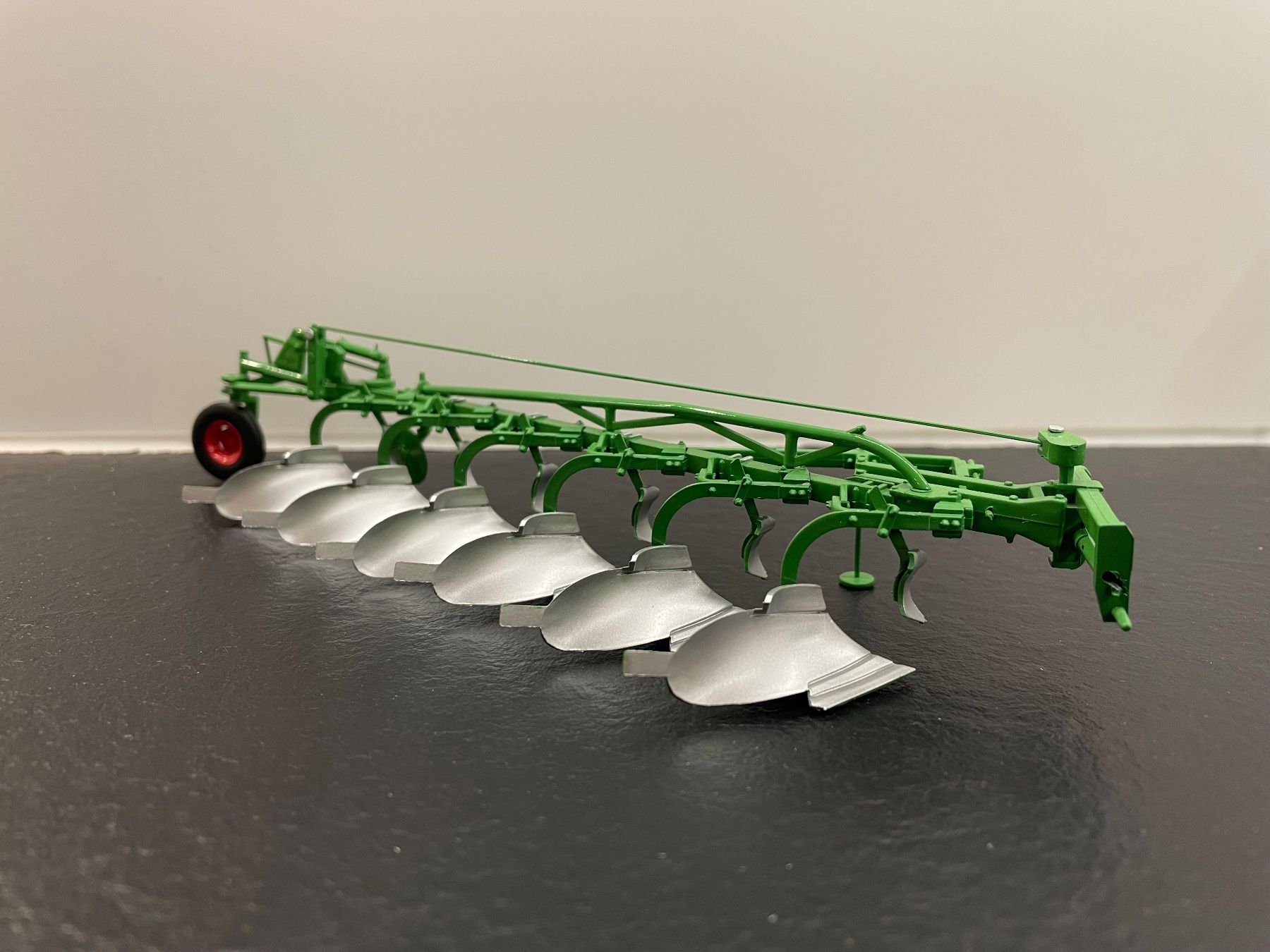 Kit di modellismo & Modellini statici: Charrue EBERHARDT Sattelbär 830 1:32 – Nuovo e nell'imballaggio originale da Vionnaz venduto da jul_zx5m