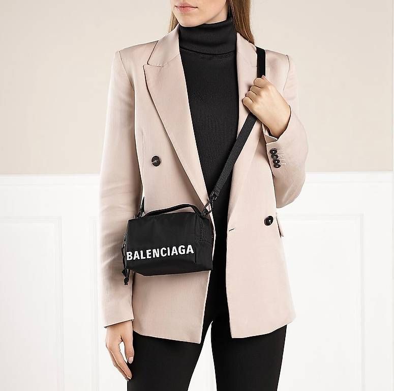 Sacs: BALENCIAGA Wheel Logo Tasche  – D'occasion à St. Gallen par Sabrinaaa
