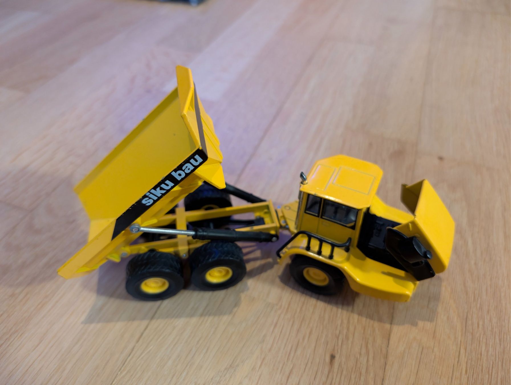 Siku Kit di modellismo & Modellini statici: SIKU Dumper 1:50 – Usato da Urtenen-Schönbühl venduto da Jens.Morgenegg