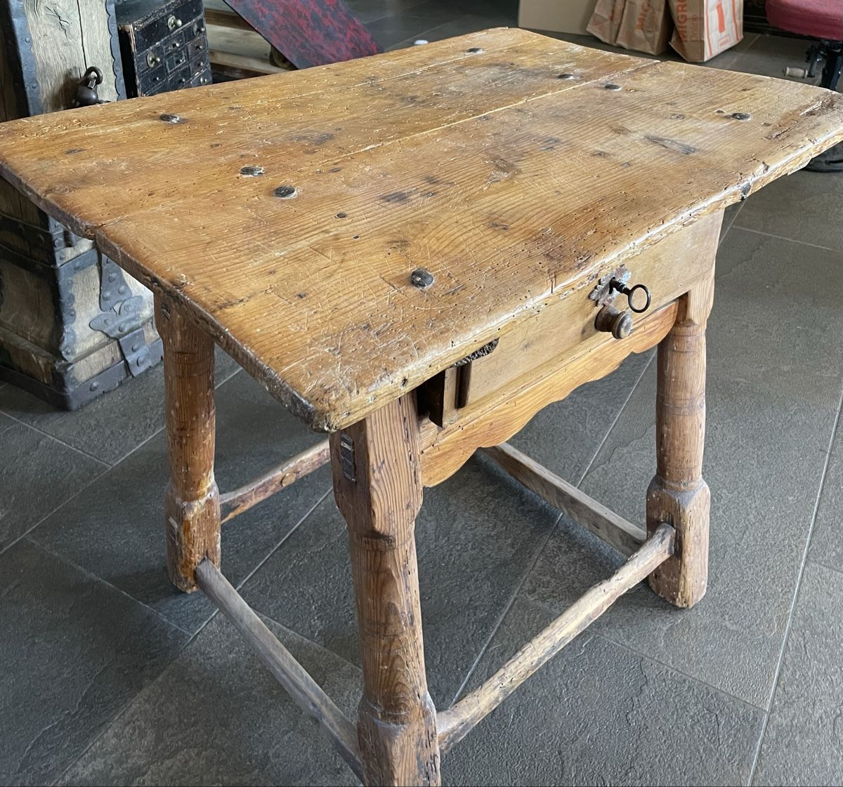 Tables: Antikes Kinder - Tischli – D'occasion à Rorschacherberg par farmer61