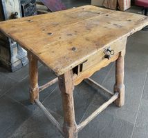 Antikes Kinder - Tischli