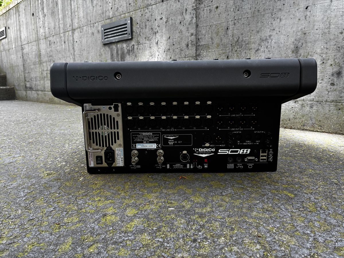 Console di mixaggio: Digico SD11i digitales Tonmischpult, mit UB Madi – Usato da St. Gallen venduto da Thomas--Schwarz 1