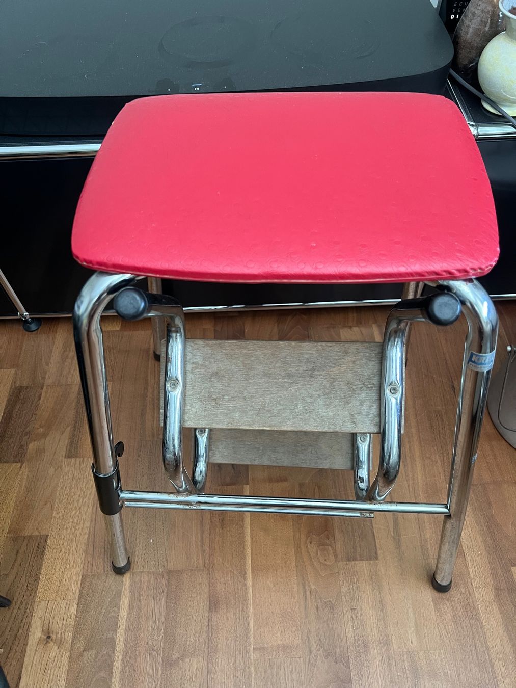 Hocker: Tritthocker Vintage Rot – Gebraucht aus Jona von Sariksa 8