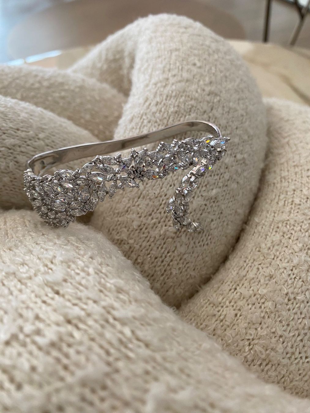 Bagues: Neuwertiger Armschmuck Ring Handcuff aus Silber – Neuf (Voir description) à Zug par hautecoutureclub 2