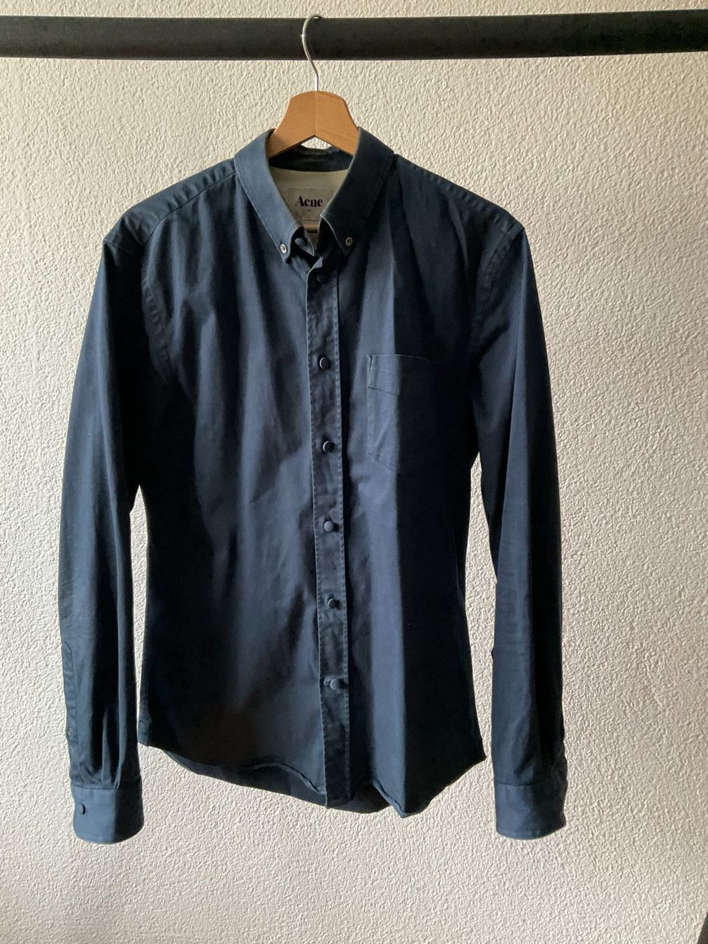 Acne Studios T-shirt: Acne Studios Hemd ISHERWOOD PLAIN Grösse 46 – Nuovo (secondo la descrizione) da Zürich venduto da DavidMoblerbaum 1