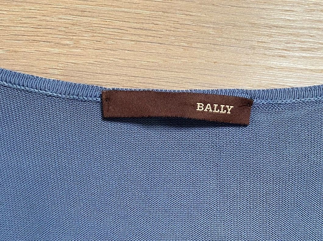 Bally Tops: Neuwertiges blaues Top Marke Bally Grösse S – Gebraucht aus Winkel von Flyhy2020 2