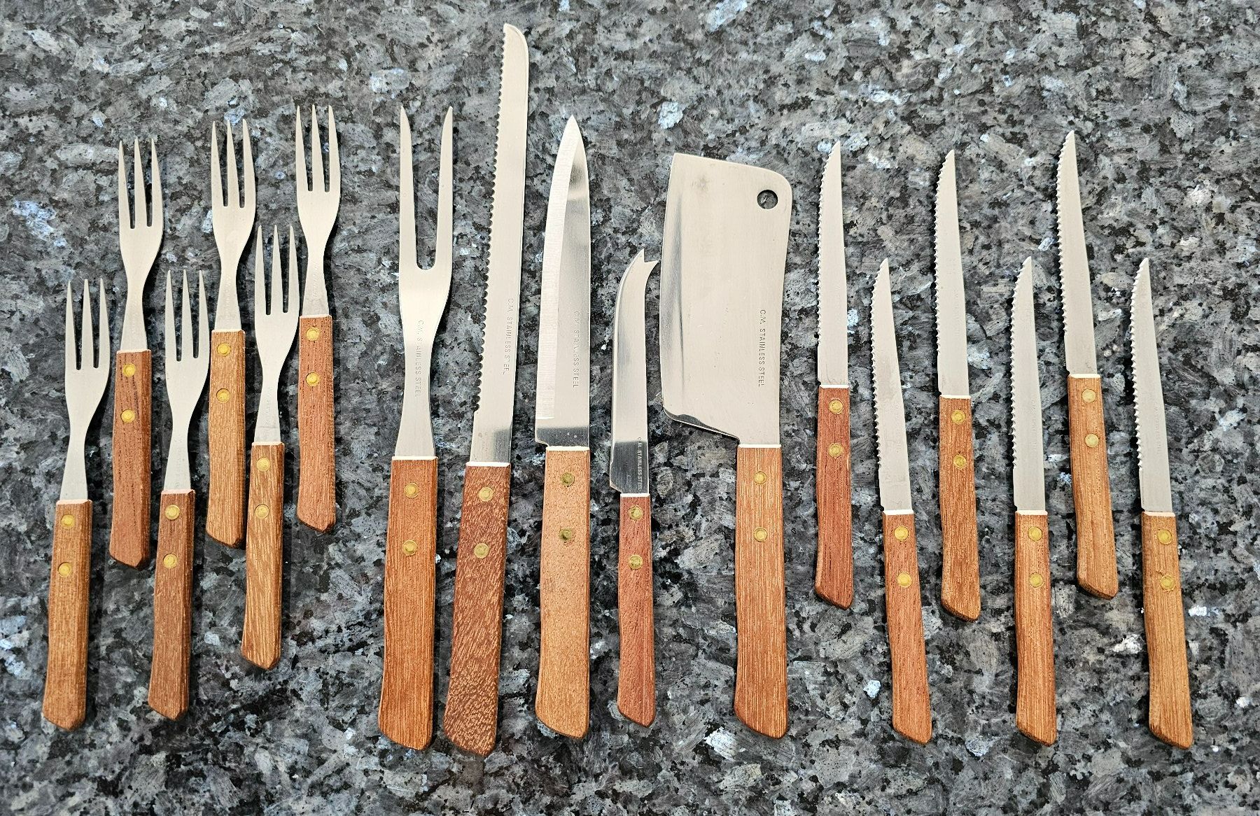 Set di posate: Besteck-Set Gabeln, Messer – Nuovo (secondo la descrizione) da Oetwil a.d. Limmat venduto da grisilisi