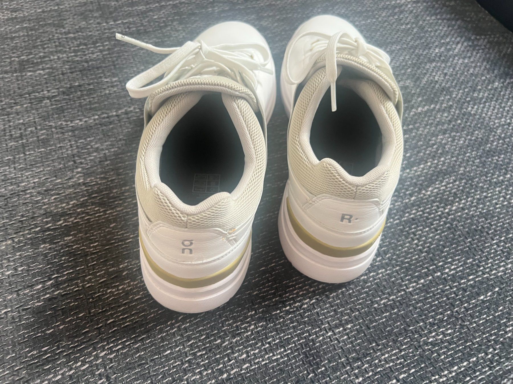 On Scarpe da uomo: ON Schune / The Roger / Cloudtec / 47 – Usato da Olten venduto da arwitz 1