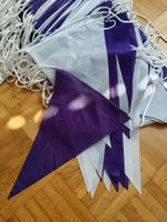 Wimpelkette 100 meter-violett/weis-Neu! einzeln à je 35.-