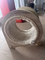 Petrebels Kratzsäule und Schlafplätzchen