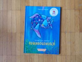Schlaf gut , kleiner REGENBOGENFISCH