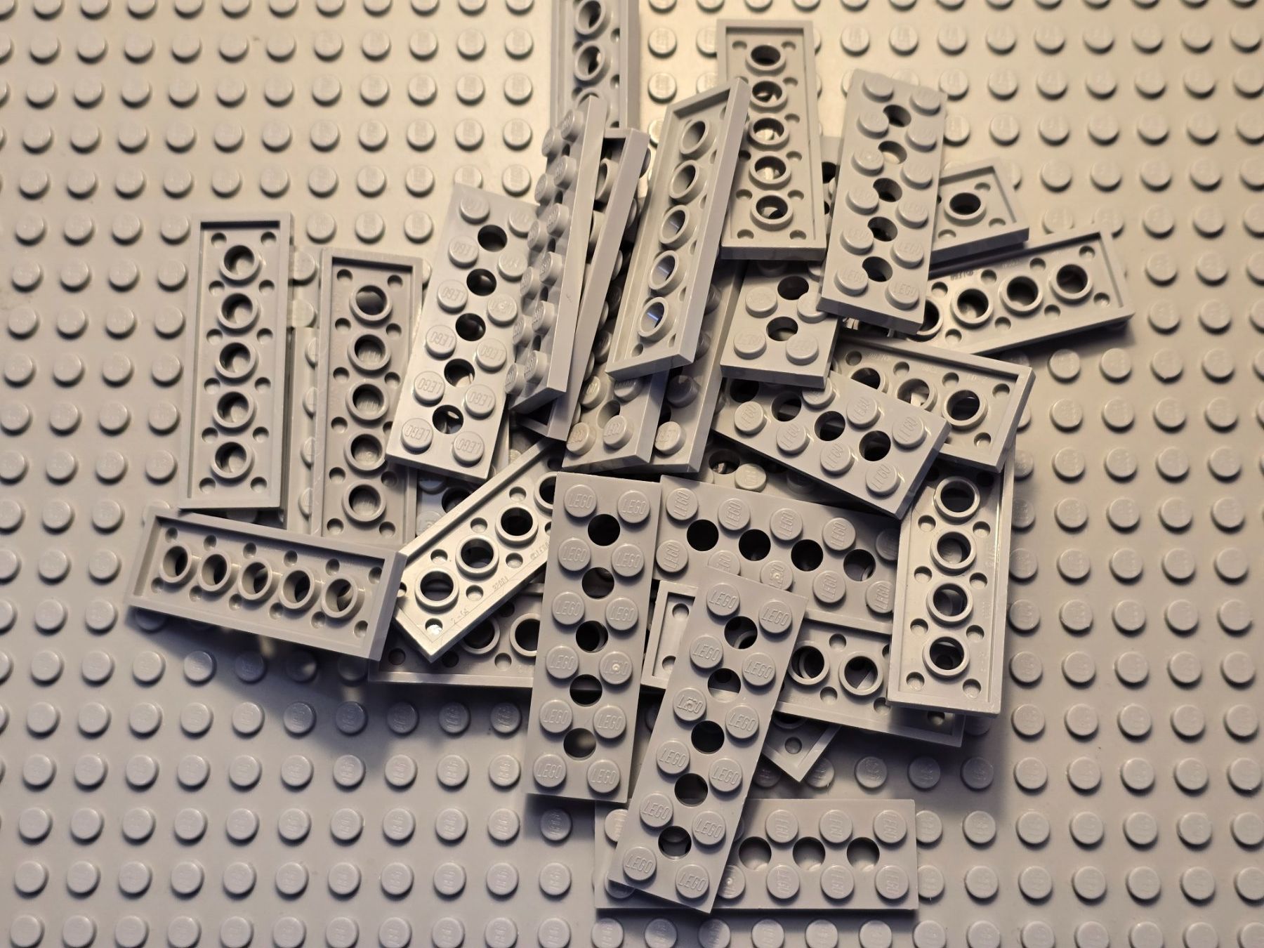 Lego Kit di costruzioni: Lego 16 x Technik Platten 2x6 (32001)hellgrau – Usato da Basel venduto da Swi-7621