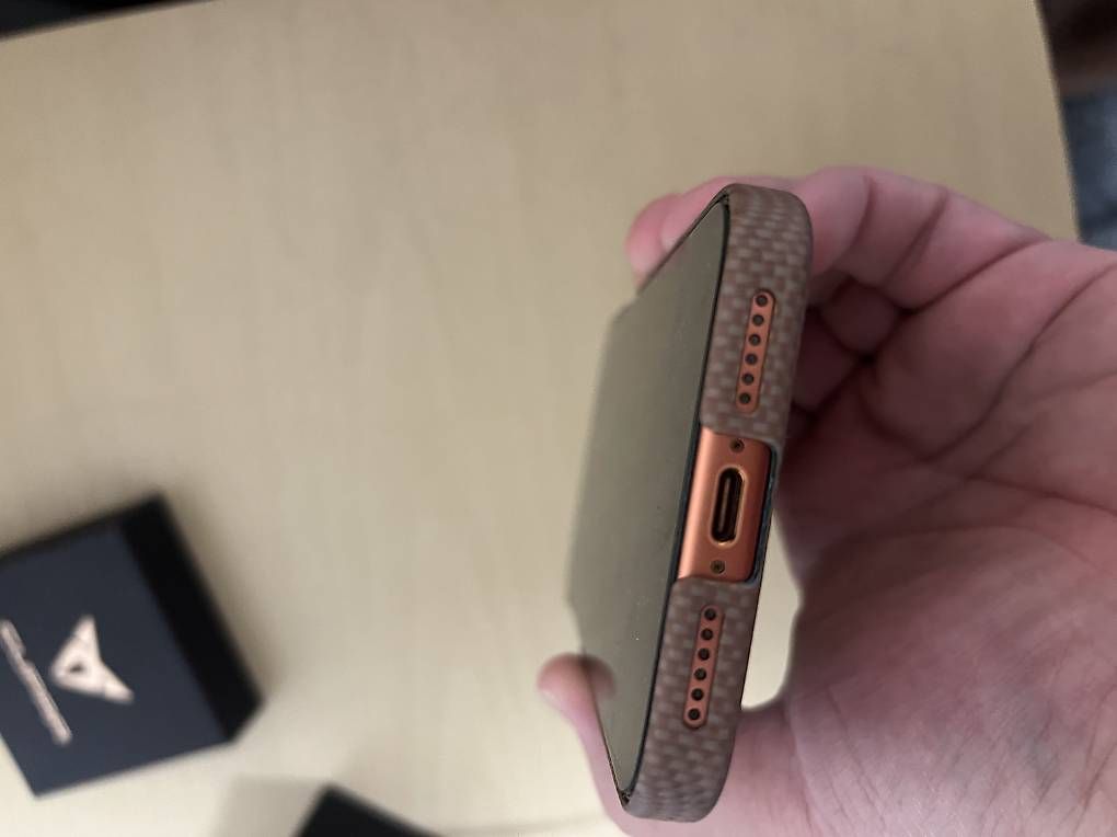Telefoni cellulari / Smartphones: iphon 17 pro max orange 2 trbyt – Usato da Nendeln venduto da Uenmus 2