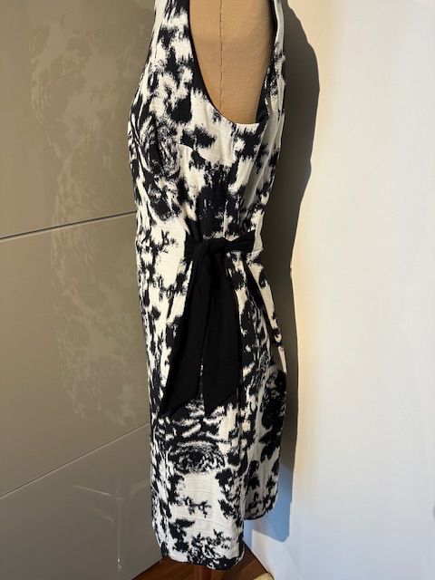 Kleider: Sommerkleid Blumenmuster schwarz weiss Gr. 40 – Gebraucht aus Hindelbank von vey_t 1