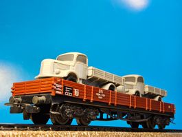 Märklin 4515 _ Niederbordwagen mit 2 Mercedes LKW _ Spur H0