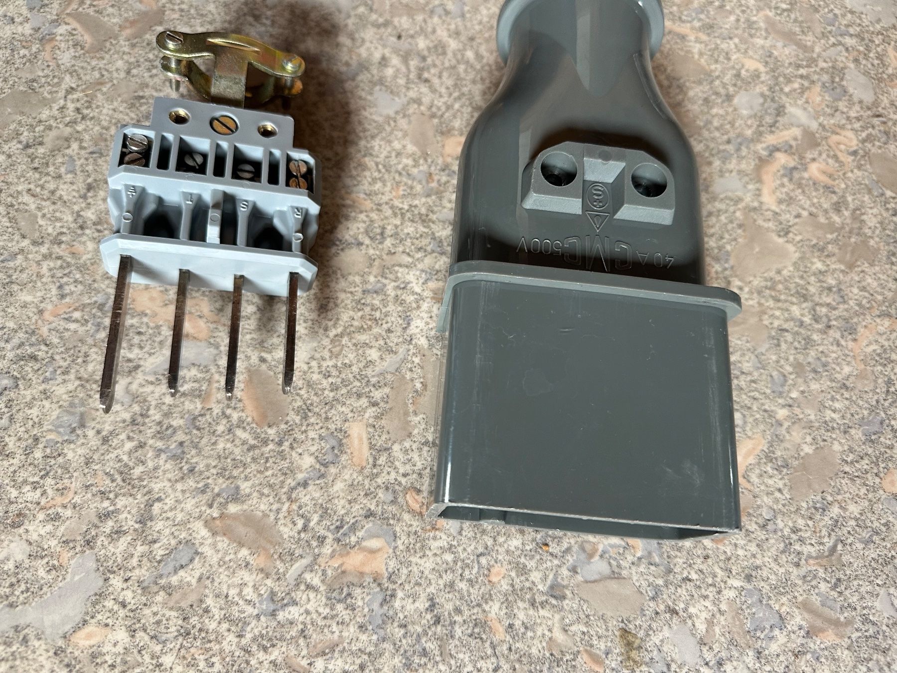 Spine: Stecker J 40 4 Polig CMC – Usato da Huttwil venduto da Bolpa 5