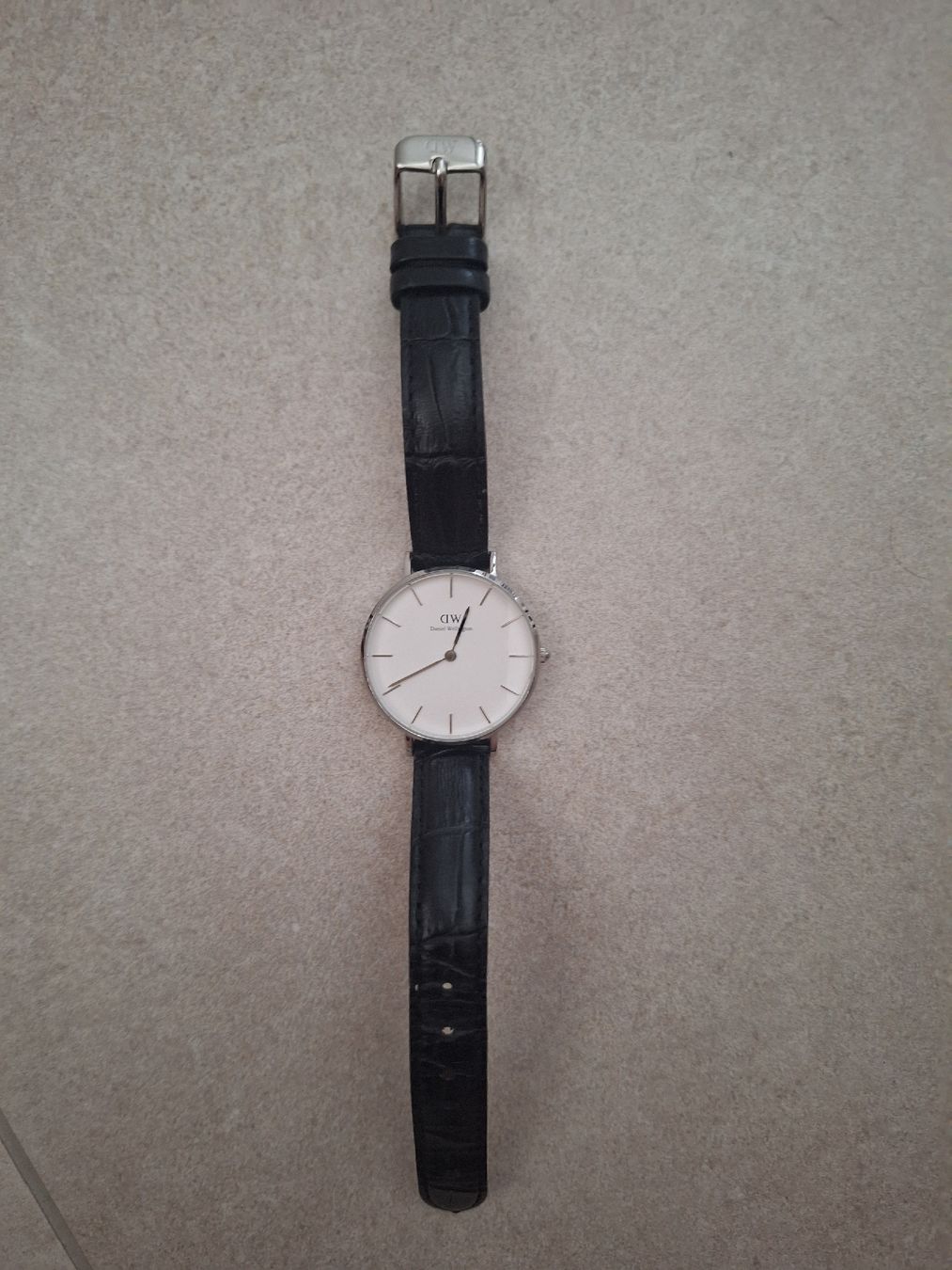 Daniel Wellington Orologi: Daniel Wellington Uhr Lederarmband silberfarben – Usato da Rain venduto da Celi5262_