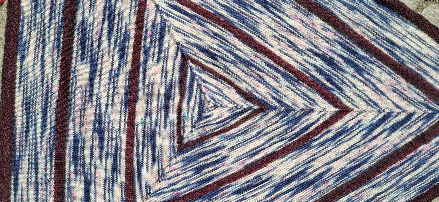 Foulards, Tücher & Schals: Schultertuch "Dramaqueen" oder Das perfekte Dreieck   NEU – Neu (gemäss Beschreibung) aus Langenthal von Handstrick 3