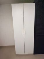 Kleiderschrank weiss 2-türig abzugeben guter Zustand