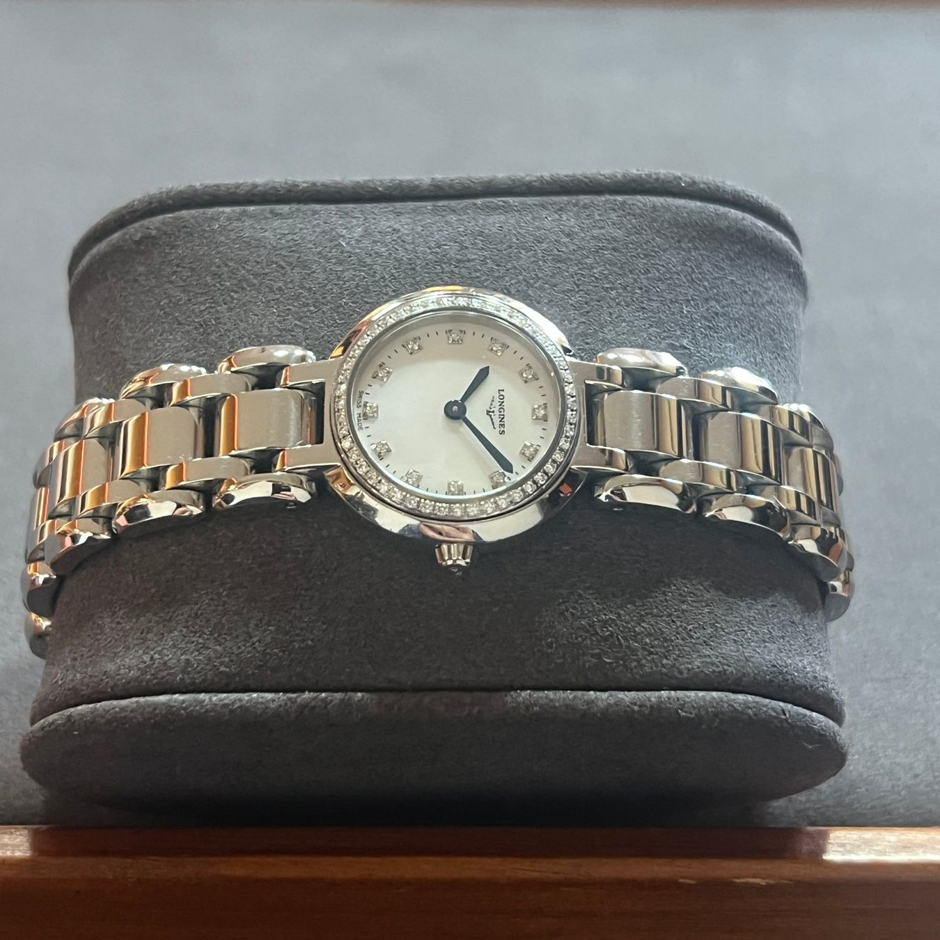 Longines Orologi: Longines PrimaLuna Quartz Diamonds L8.109.0.87.6 – Usato da Carouge GE venduto da Watchaser 5